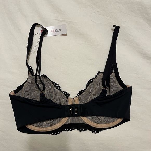 Wander Convertible Underwire Lace Bra - Picture 7 of 7
